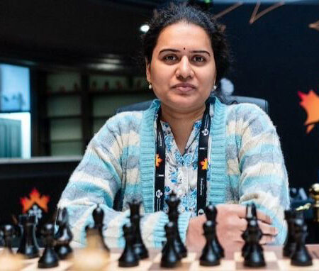 पुणे में कोनेरू हम्पी का शानदार प्रदर्शन: शतरंज के दिग्गजों से भिड़ने की तैयारी!