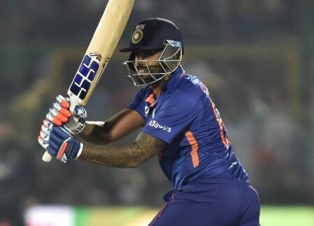 दुबई में एशिया कप 2025 का फाइनल: जब सूर्यकुमार यादव के ‘बाधा’ अपील ने मचाया हंगामा और फिर…