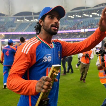 एशिया कप का मैदान: जब क्रिकेट के संस्कार राष्ट्रीय भावनाओं से टकराए