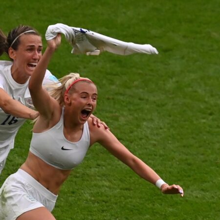 गुवाहाटी में महासंग्राम: क्लोई ट्रायॉन को दक्षिण अफ्रीका की बल्लेबाजी पर पूरा विश्वास, इंग्लैंड को कड़ी चुनौती देने को तैयार