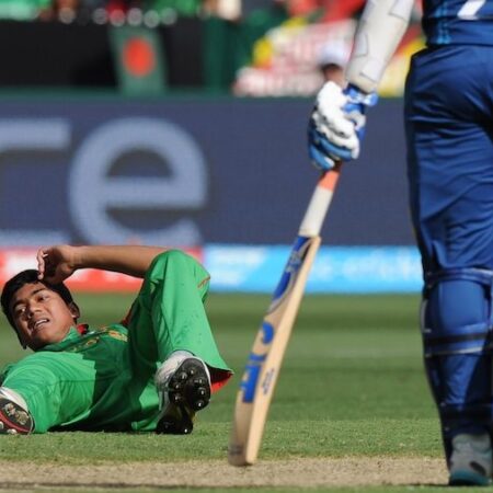 विश्व कप के मैदान पर कोच का दृढ़ संकल्प: स्ट्रोक के बाद सरवर इमरान की प्रेरणादायक वापसी