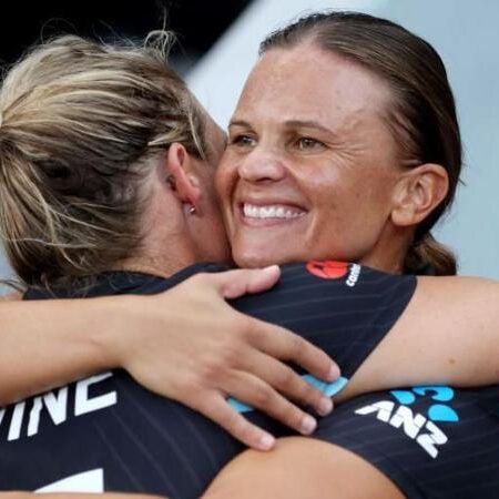 असाधारण सफ़र: सूजी बेट्स और सोफी डिवाइन, महिला क्रिकेट की दो अदम्य आत्माएं