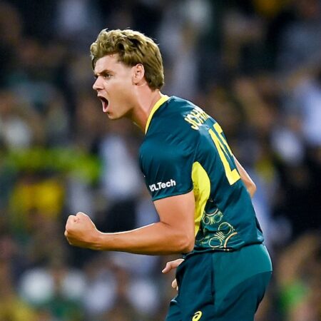 ऑस्ट्रेलियाई तेज गेंदबाज स्पेंसर जॉनसन: चोट, चुनौतियाँ और टी20 विश्व कप की उम्मीदें