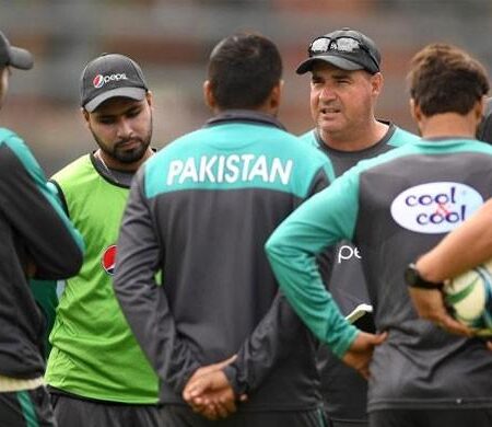“ये क्या कर रहे हो?” – पाकिस्तान के कोच अजहर महमूद ने बल्लेबाजों की क्लास लगाई, शर्मनाक ढहने पर फूटा गुस्सा!