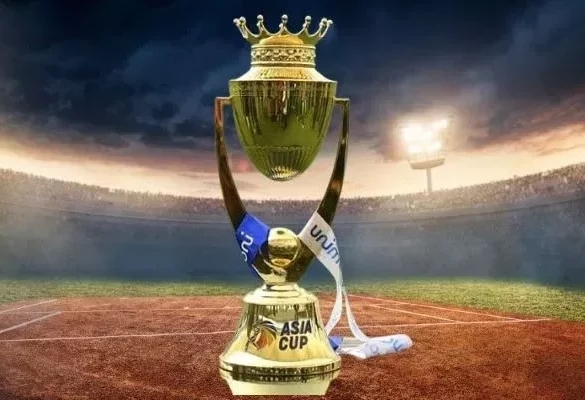 एशिया कप 2025: जब चैंपियन टीम के हाथ से दूर रही ट्रॉफी, वरुण चक्रवर्ती ने कॉफी कप से दिया जवाब!