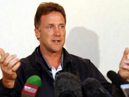 क्रिकेट के मैदान पर ‘फोन कॉल’ का राज: क्रिस ब्रॉड के खुलासे, BCCI और गांगुली पर गंभीर आरोप