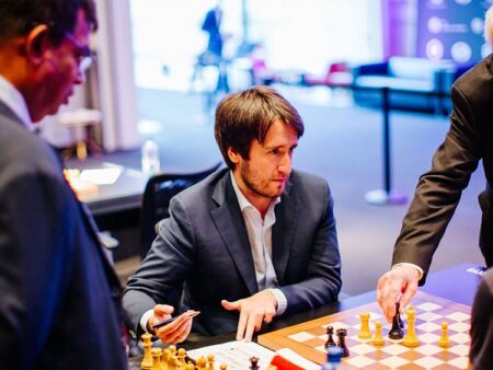 शतरंज की चुप्पी बनाम दर्शकों का शोर: क्या बौद्धिक खेल एक ‘तमाशा’ बनने को तैयार है?